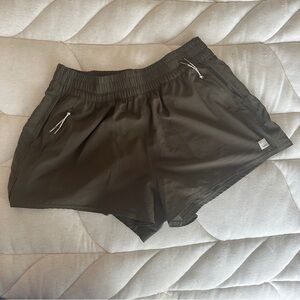 Vuori Dash 3" Shorts - Women's